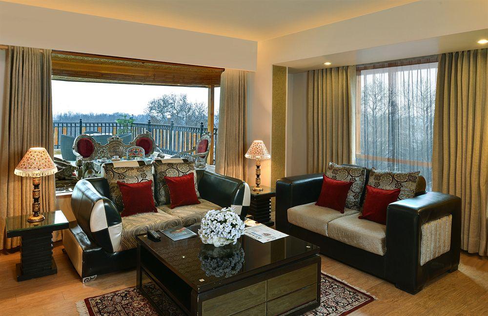 RK Sarovar Portico Srīnagar Esterno foto