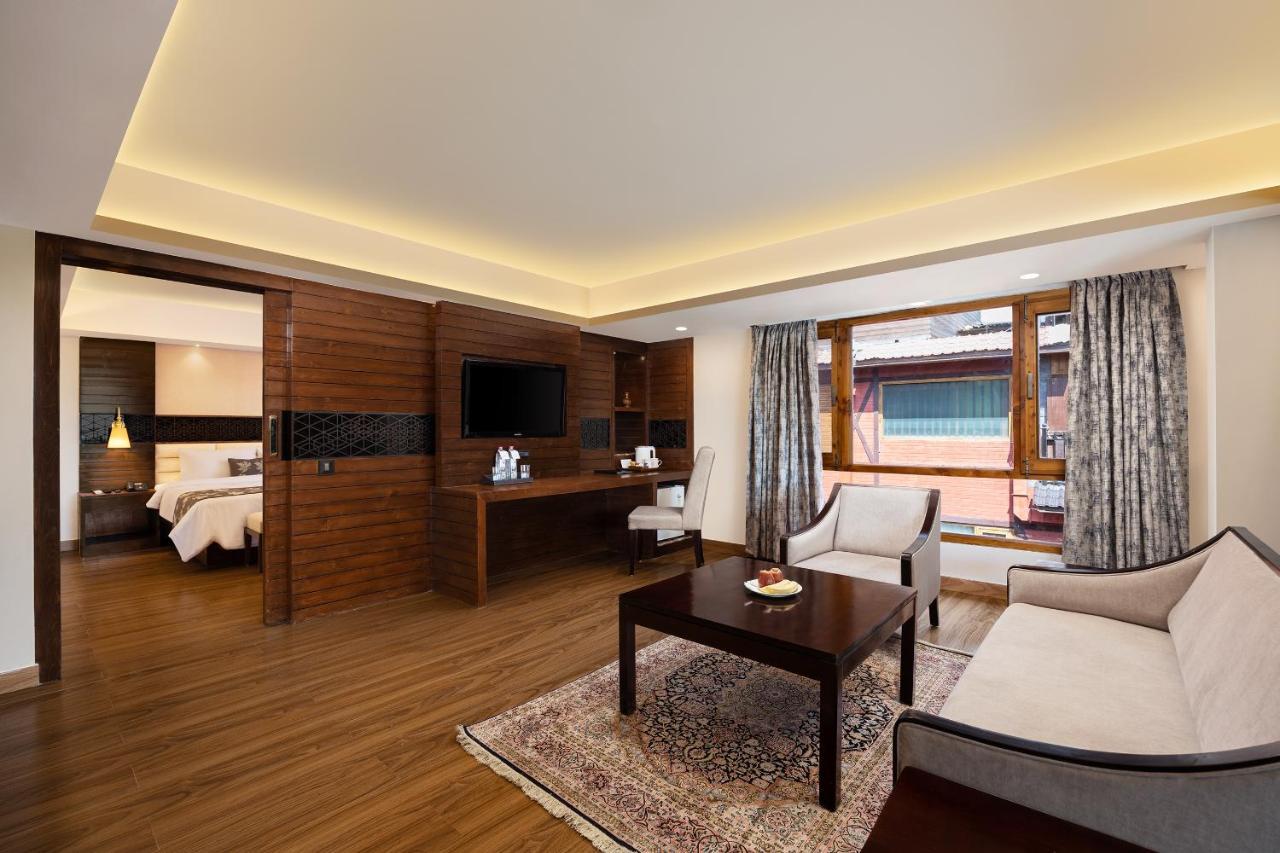 RK Sarovar Portico Srīnagar Esterno foto