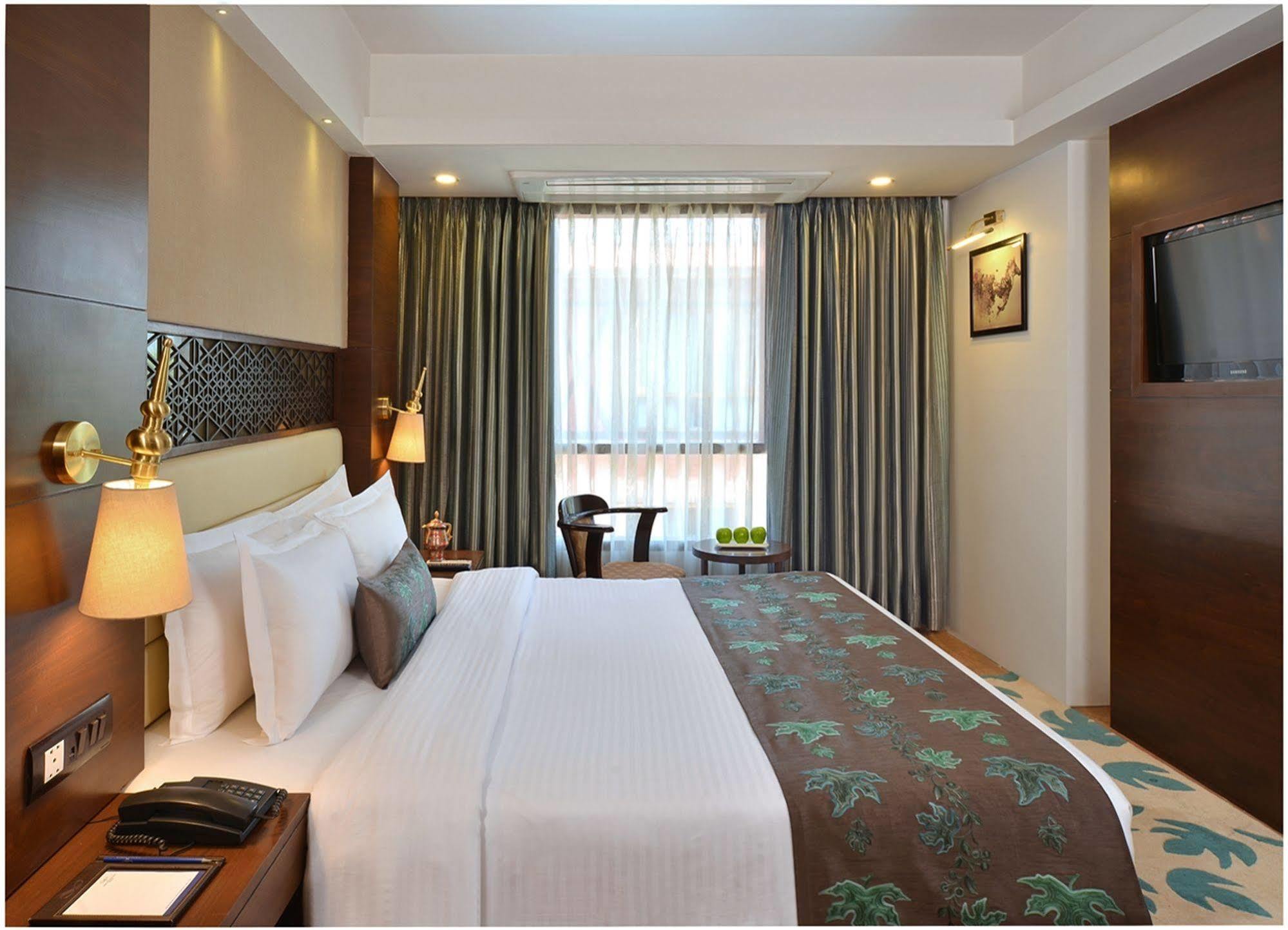 RK Sarovar Portico Srīnagar Esterno foto
