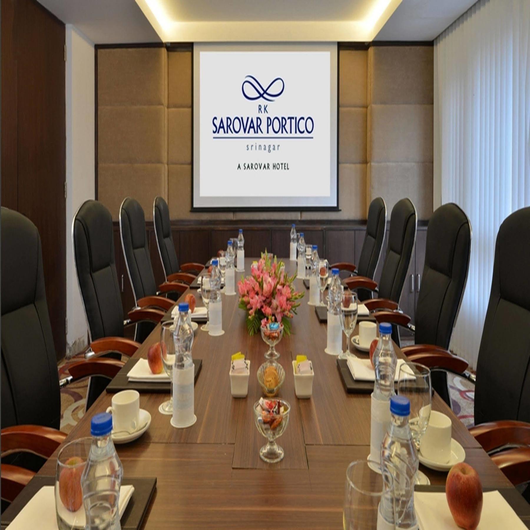 RK Sarovar Portico Srīnagar Esterno foto